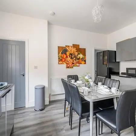 -16pt- For Your Relaxed & Cosy & Free Parking * Leeds (West Yorkshire)