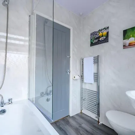 -16pt- For Your Relaxed & Cosy & Free Parking Apartment Leeds (West Yorkshire)