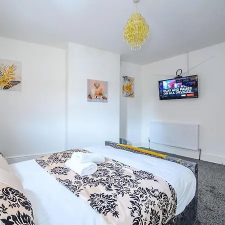 -16pt- For Your Relaxed & Cosy & Free Parking Leeds (West Yorkshire)