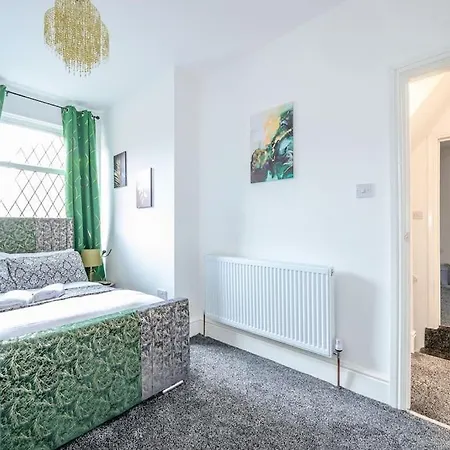 -16pt- For Your Relaxed & Cosy & Free Parking Apartment Leeds (West Yorkshire)