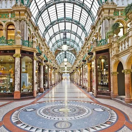 -16pt- For Your Relaxed & Cosy & Free Parking Leeds (West Yorkshire)