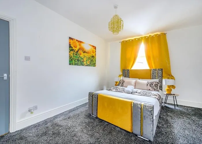 -16pt- For Your Relaxed & Cosy & Free Parking Leeds (West Yorkshire)