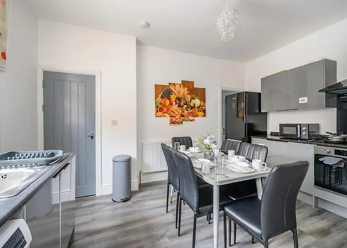 -16pt- For Your Relaxed & Cosy & Free Parking * Leeds (West Yorkshire)