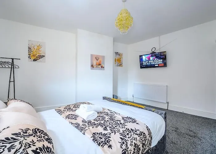 -16pt- For Your Relaxed & Cosy & Free Parking Leeds (West Yorkshire)