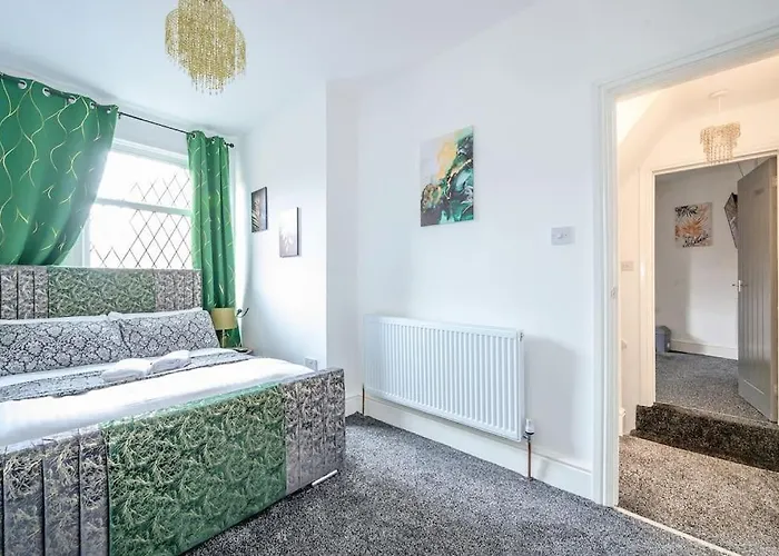-16pt- For Your Relaxed & Cosy & Free Parking Apartment Leeds (West Yorkshire)